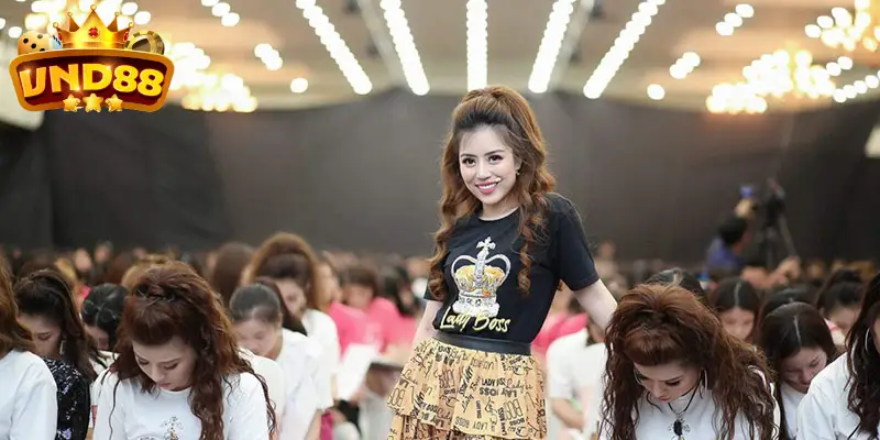 CEO Minh Châu luôn chăm chỉ và cầu tiến CEO Minh Châu luôn chăm chỉ và cầu tiến
